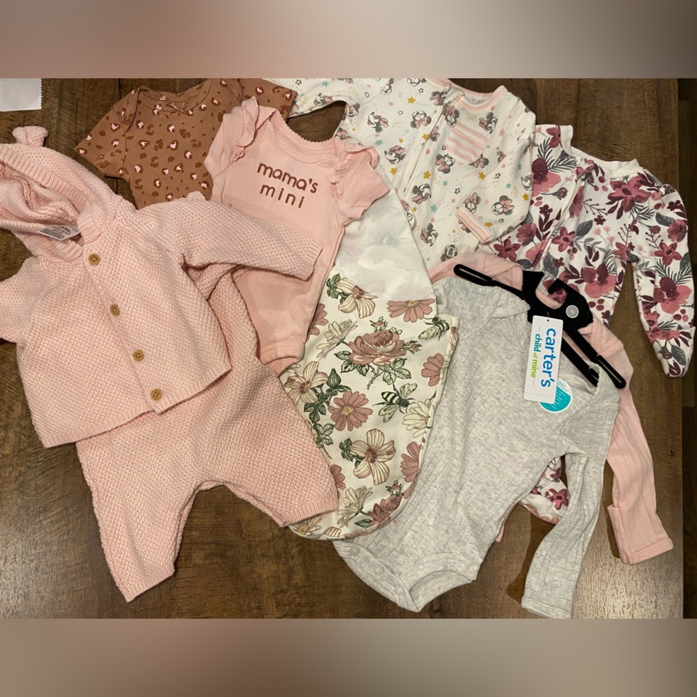 Girls Newborn clothing. Lightly worn or NWT 
10pc bundle